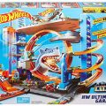 Hot-Wheels-FTB69-City-Garage-with-Loops-and-Shark-Connectable-Play-Set-with-2-Diecast-and-Mini-Toy-Car-Amazon-Exclusive-0-4.jpg